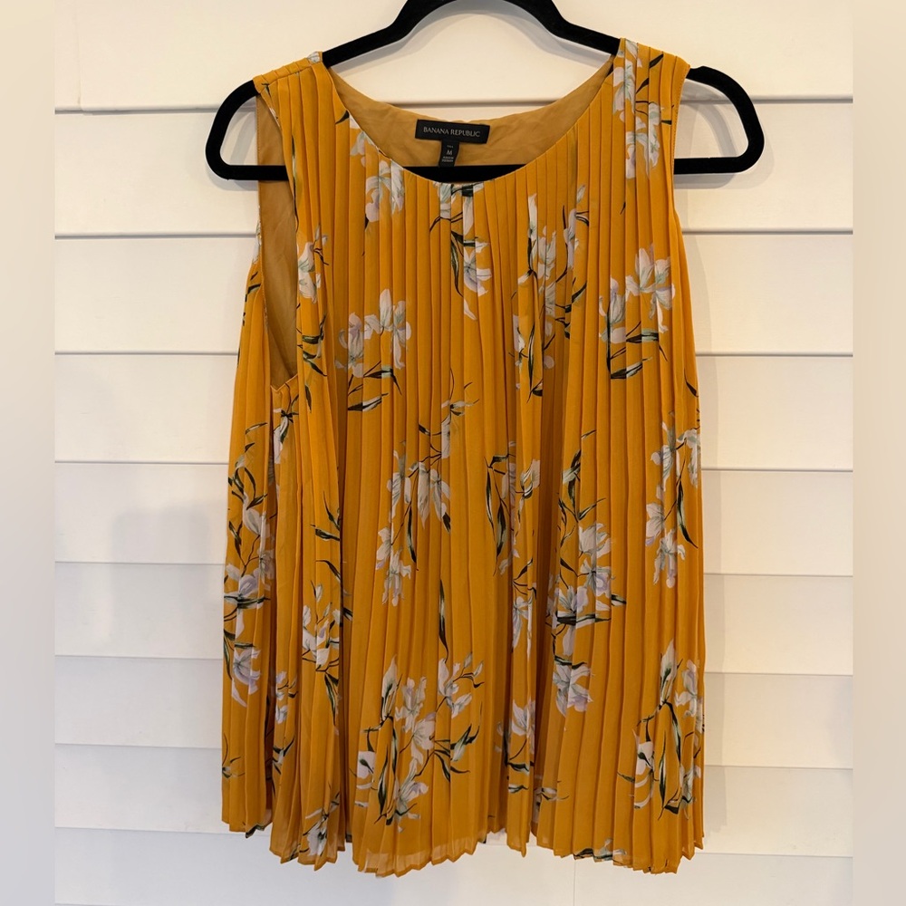 Banana Republic Floral Pleated Blouse